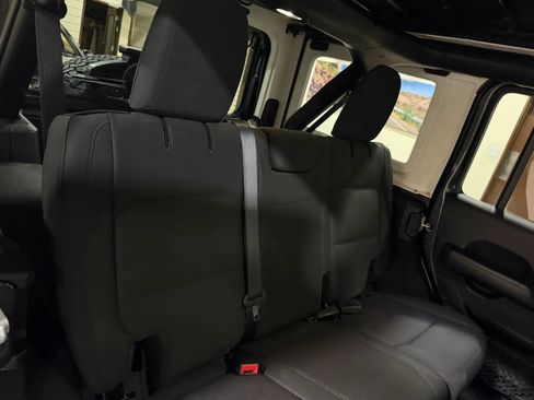Used 2020 Jeep Wrangler Unlimited Sahara w/ Uconnect 4C Nav & Sound Group AWD/4WD image 36