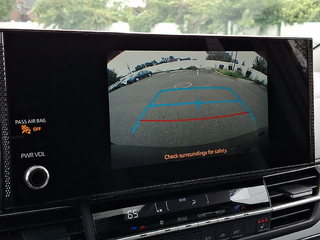 Certified 2025 Toyota Sienna XLE FWD image 19