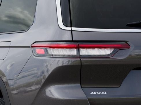 New 2026 Jeep Grand Cherokee L Limited w/ Luxury Tech Group II AWD/4WD image 9