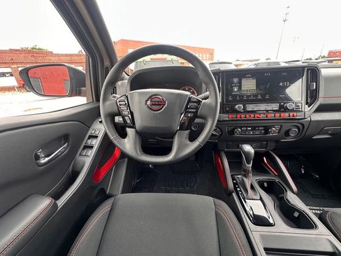 Certified 2025 Nissan Frontier PRO-4X w/ Tow Package AWD/4WD image 15