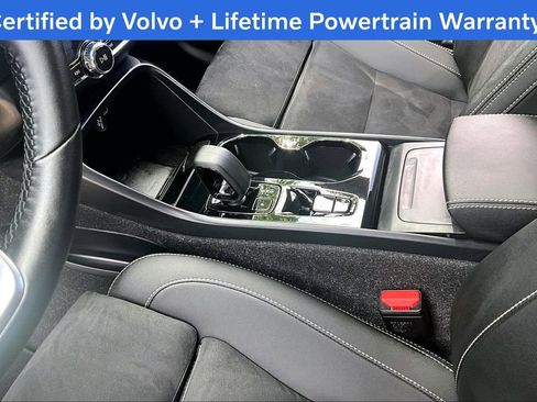 Used 2025 Volvo XC40 B5 Plus AWD/4WD image 19