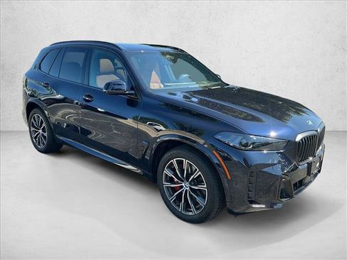 Used 2026 BMW X5 xDrive40i w/ M Sport Package AWD/4WD image 3