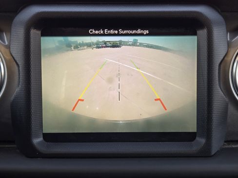 Used 2018 Jeep Wrangler Unlimited Sahara AWD/4WD image 14