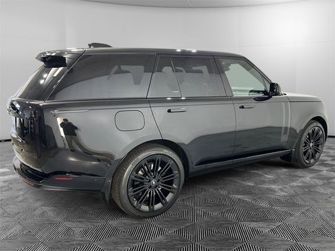 Used 2025 Land Rover Range Rover SE AWD/4WD image 6
