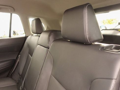 Used 2024 Toyota Corolla Cross XLE image 11