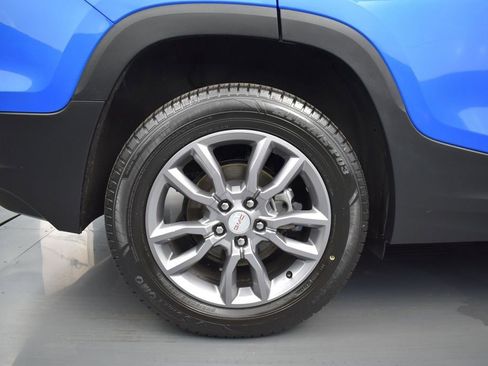 Used 2024 GMC Terrain SLT AWD/4WD image 20