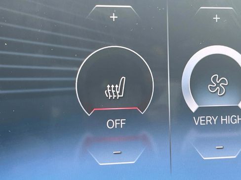 Used 2024 BMW 330e xDrive 330e xDrive Plug-In Hybrid AWD image 47