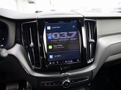 Used 2022 Volvo XC60 B5 R-Design w/ Advanced Package image 10