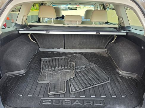 Used 2014 Subaru Outback 2.5i Limited w/ Moonroof Package AWD/4WD image 8