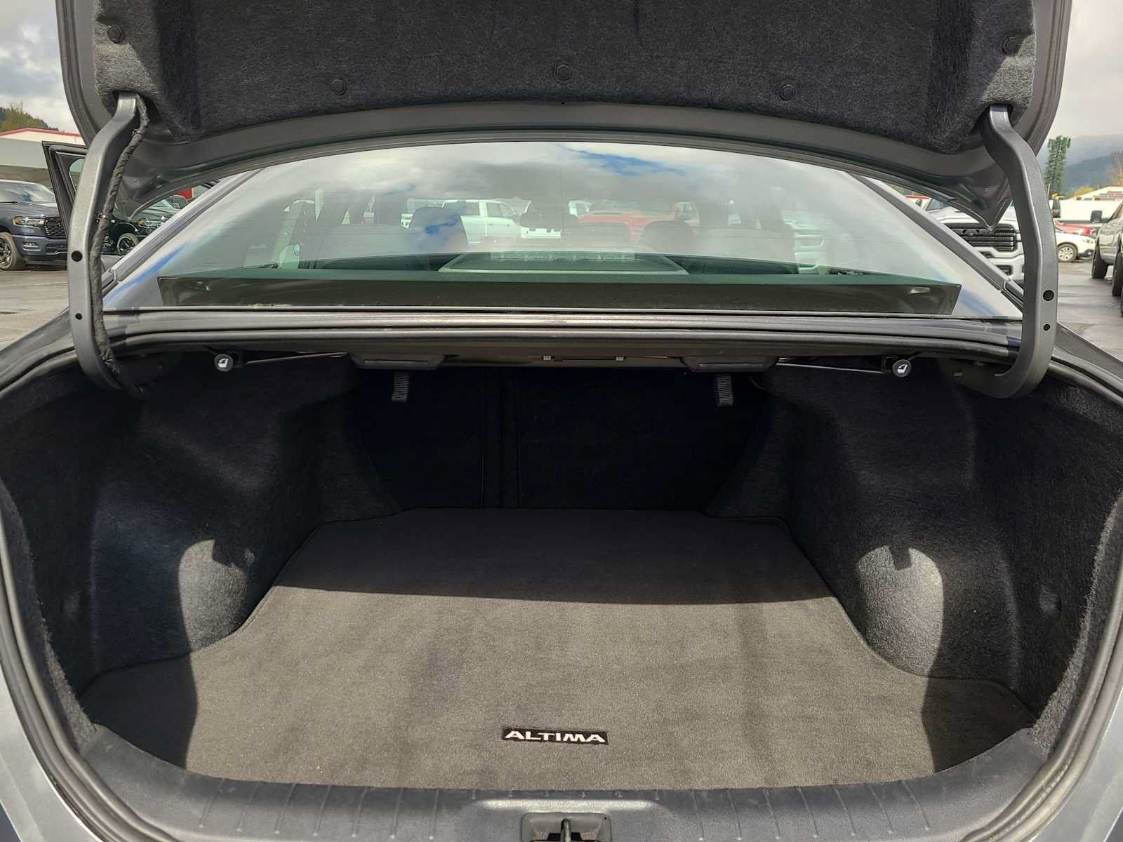 Used 2025 Nissan Altima 2.5 SV FWD image 27