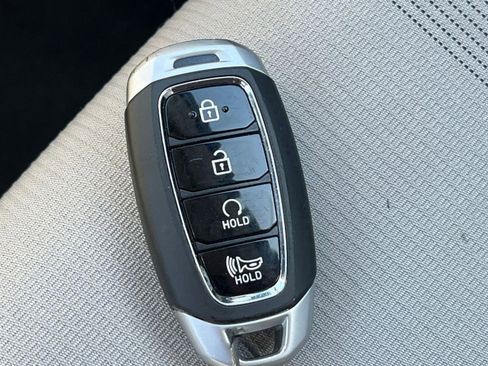 Used 2025 Hyundai Venue SEL image 23