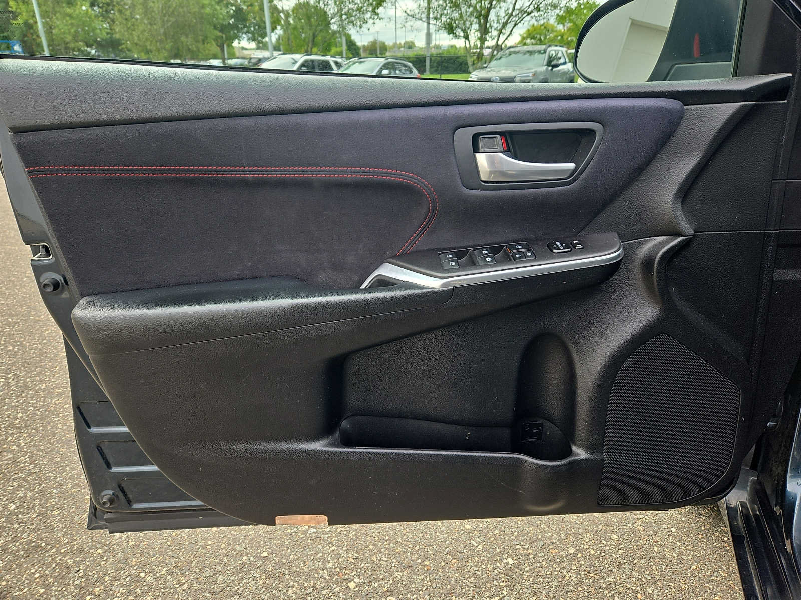 Used 2016 Toyota Camry XSE w/ Moonroof Package FWD image 12