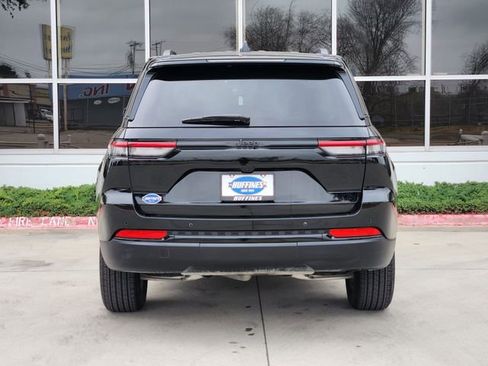 Certified 2024 Jeep Grand Cherokee Altitude image 6