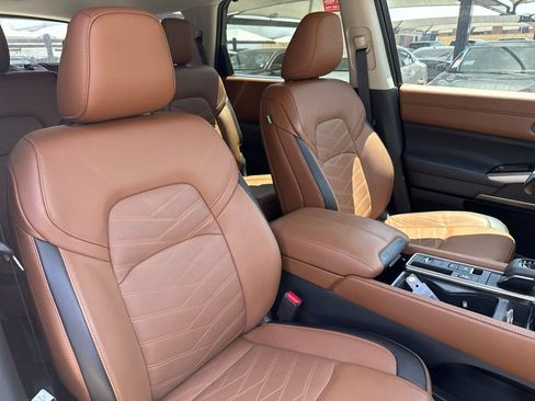 Certified 2025 Nissan Pathfinder Platinum w/ Cargo Package FWD image 16