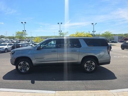 Used 2025 Chevrolet Suburban Z71 AWD/4WD image 5