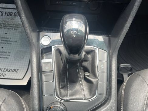 Used 2024 Volkswagen Taos SE AWD/4WD image 16