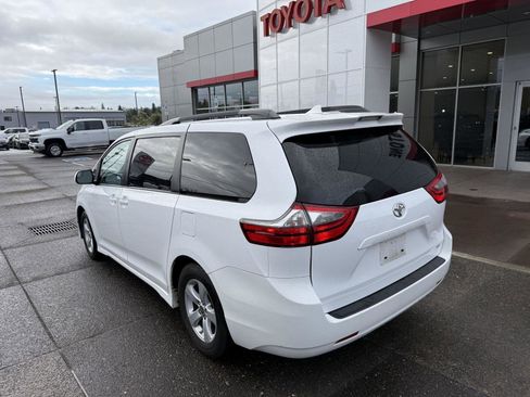 Used 2020 Toyota Sienna LE image 4
