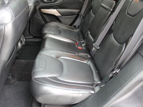 Used 2018 Jeep Cherokee Limited image 16