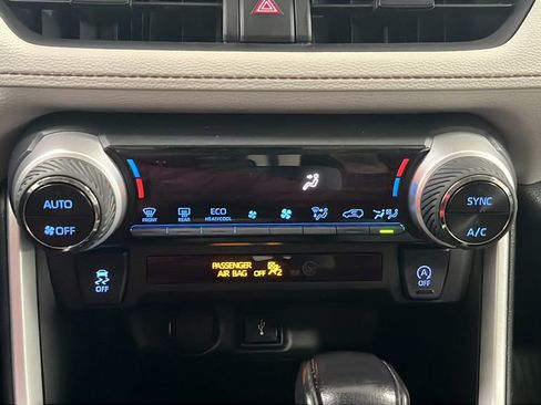 Used 2020 Toyota RAV4 XLE w/ All Weather Liner Package AWD/4WD image 17