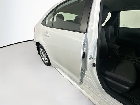 Used 2025 Toyota Corolla LE FWD image 27