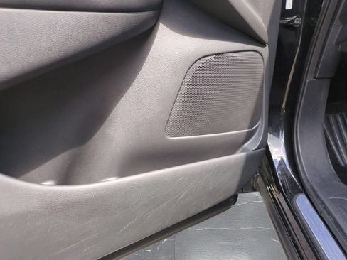 Used 2019 Nissan Murano SV AWD/4WD image 17