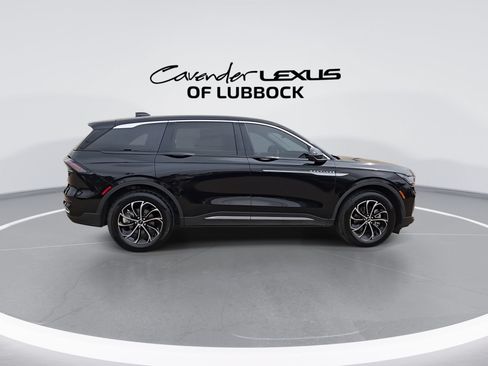 Used 2025 Lincoln Nautilus Premier AWD/4WD image 9