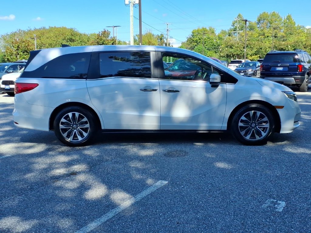 Used 2024 Honda Odyssey EX-L image 3