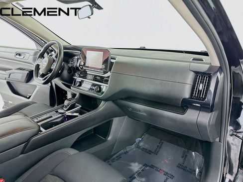 Used 2022 Nissan Pathfinder SV FWD image 35