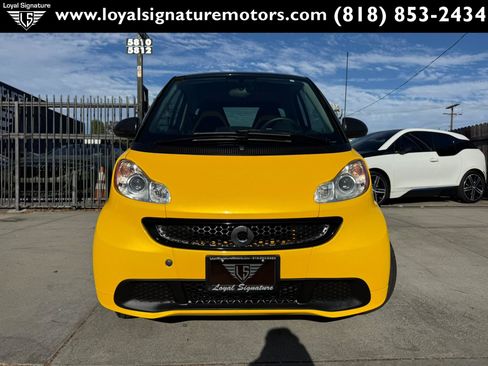 Used 2013 smart fortwo passion RWD image 2