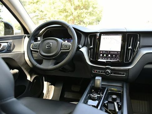 Certified 2024 Volvo XC60 B5 Core w/ Climate Package AWD/4WD image 21