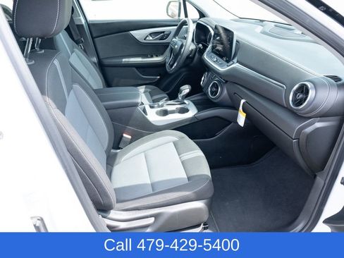 Used 2025 Chevrolet Blazer LT image 41