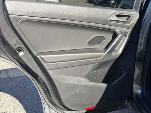 Used 2021 Volkswagen Tiguan SE R-Line image 17