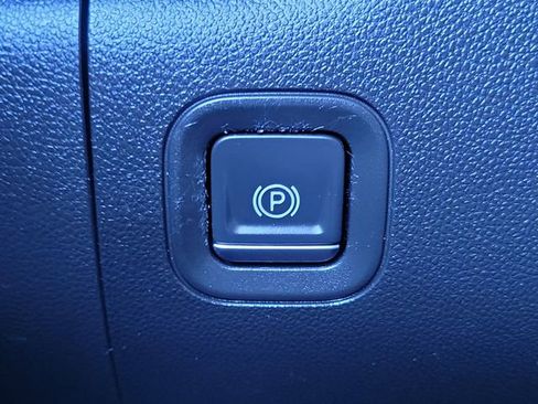 Certified 2021 Chevrolet Silverado 1500 Custom image 17