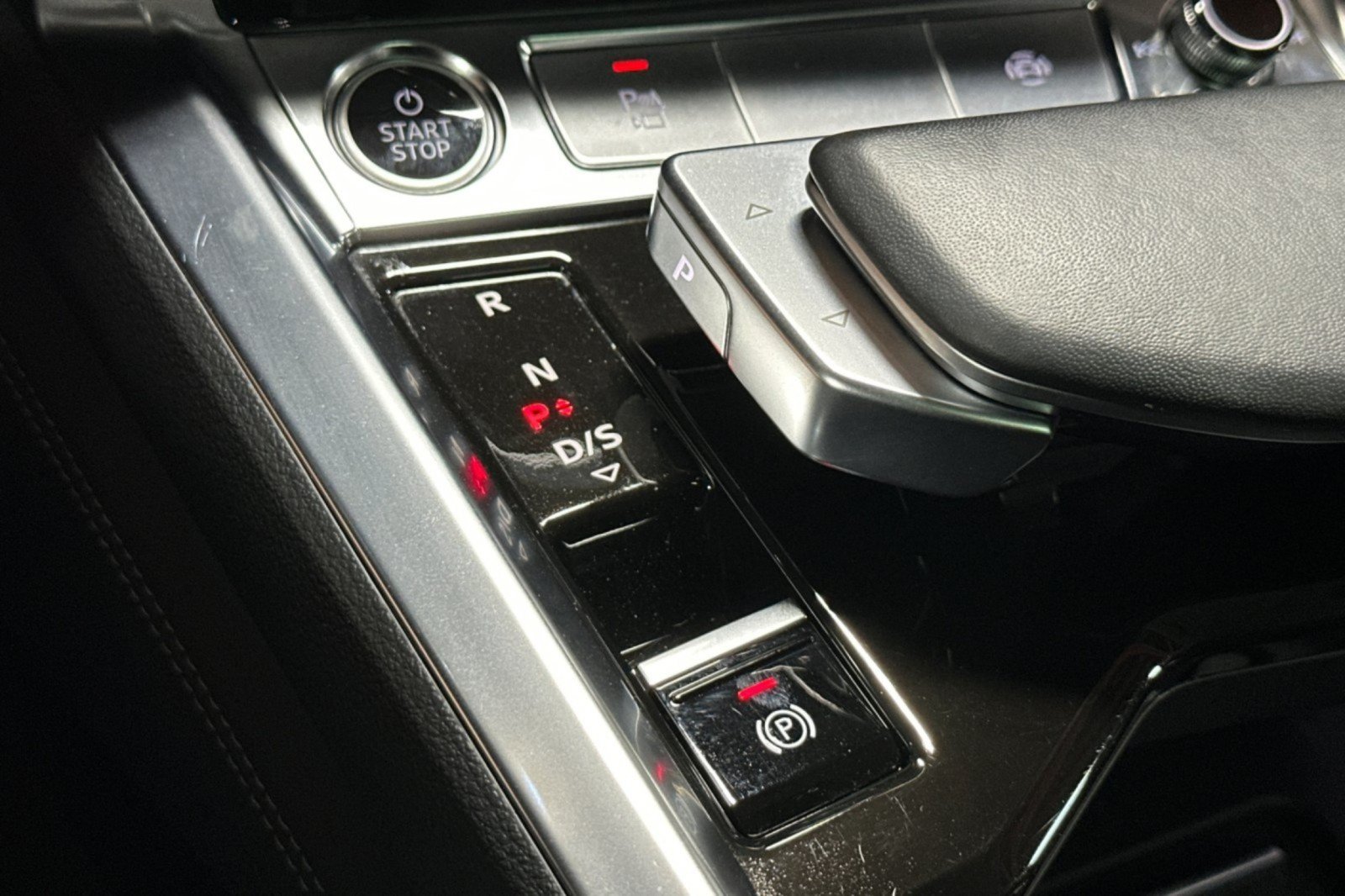 Used 2024 Audi Q8 e-tron Premium Plus w/ Premium Plus Package AWD/4WD image 21