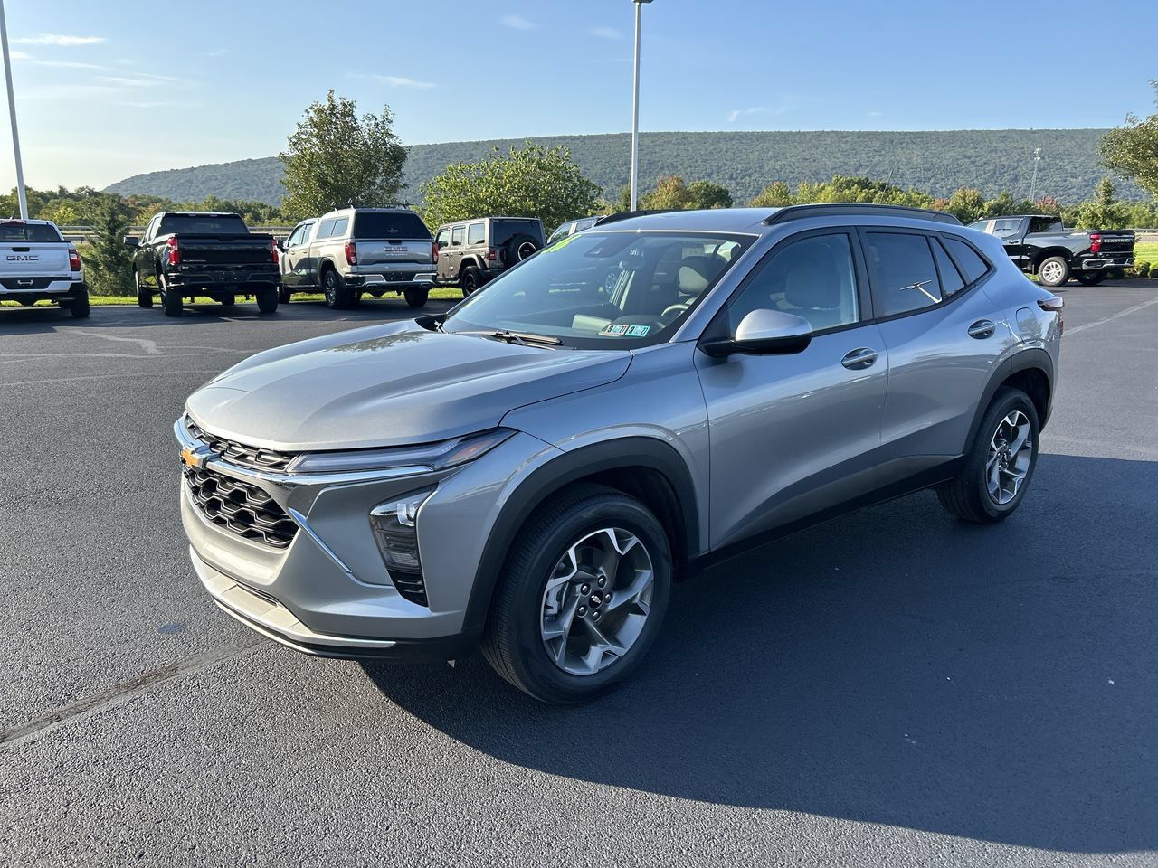 Used 2026 Chevrolet Trax LT w/ Driver Confidence Package FWD image 3