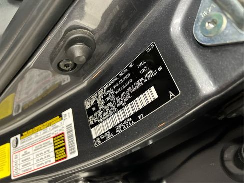 Used 2024 Toyota Highlander XLE image 28