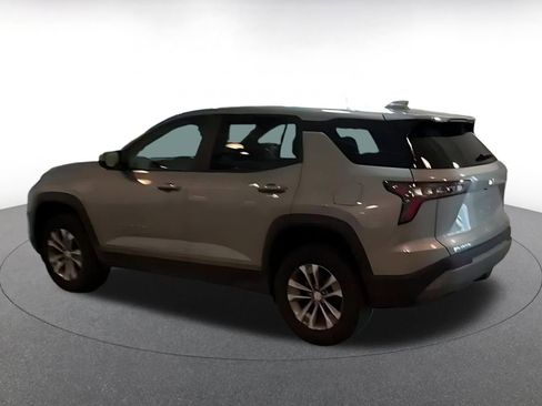 Used 2025 Chevrolet Equinox LT FWD image 10