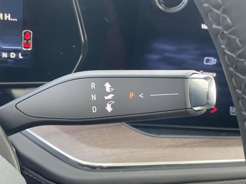 New 2025 Chevrolet Suburban High Country image 5