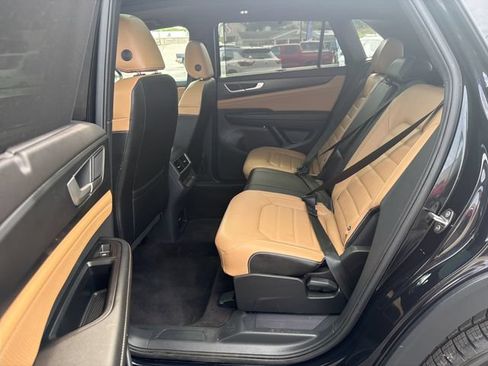Used 2024 Volkswagen Atlas Cross Sport SEL R-Line AWD/4WD image 28