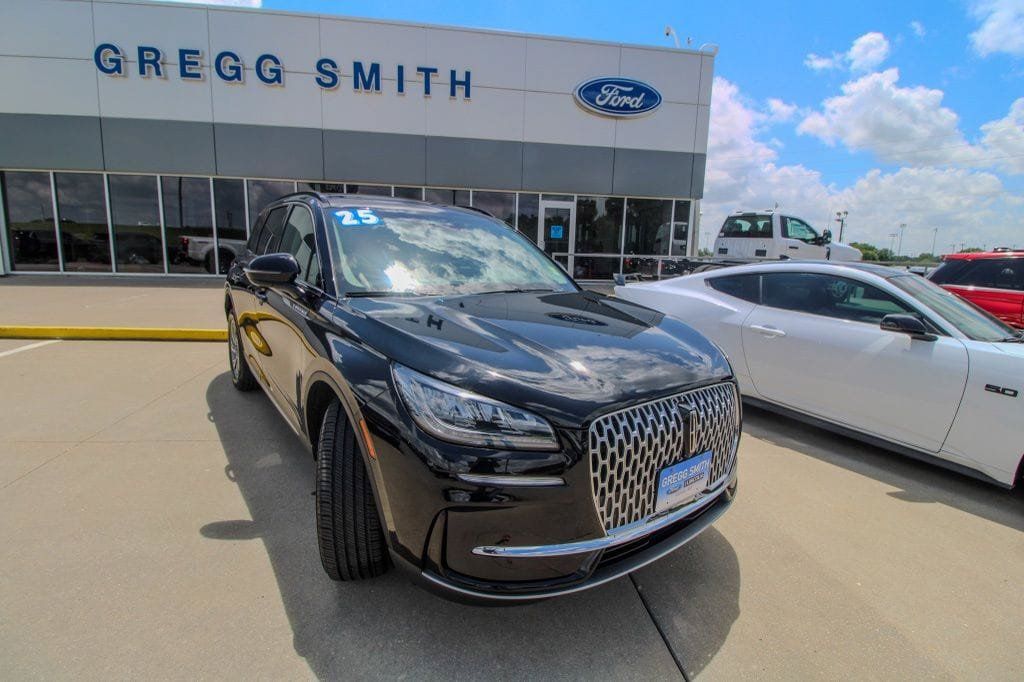Used 2025 Lincoln Corsair FWD w/ Equipment Group 101A image 2