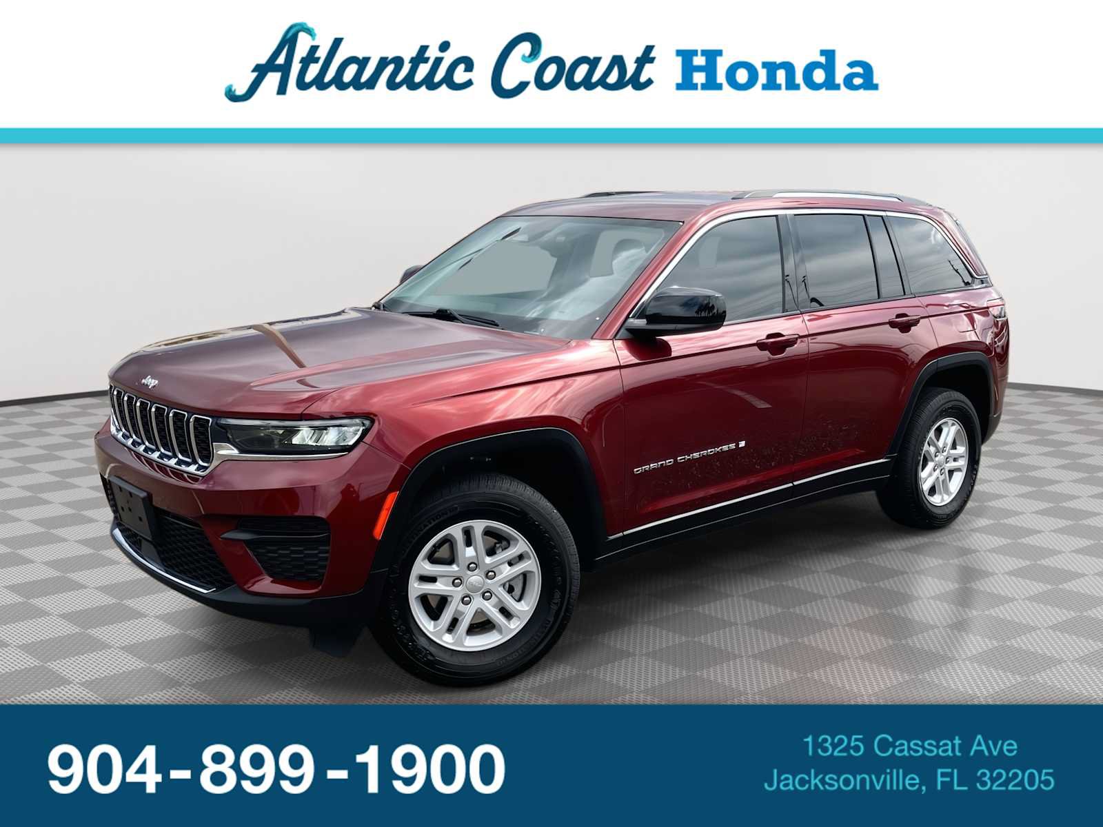 Used 2023 Jeep Grand Cherokee Laredo AWD/4WD image 1
