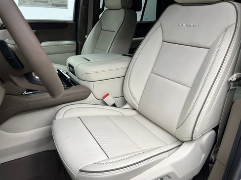 New 2026 GMC Yukon Denali w/ Denali Reserve Package AWD/4WD image 10