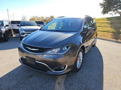 Used 2017 Chrysler Pacifica Touring-L Plus w/ Tire & Wheel Group
