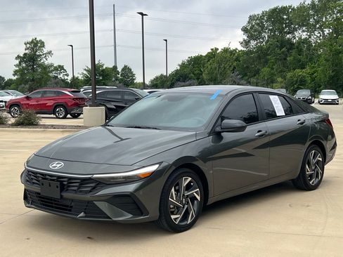 Certified 2025 Hyundai Elantra Sport FWD image 5