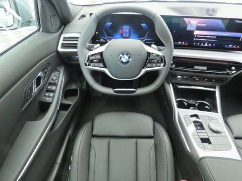 Used 2025 BMW 330i Sedan w/ Convenience Package image 11