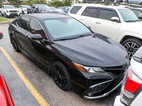 Used 2021 Toyota Camry XSE FWD image 9