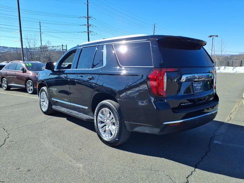 Used 2024 GMC Yukon SLT w/ SLT Luxury Package image 4