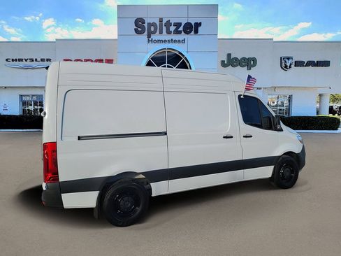 Used 2025 Mercedes-Benz Sprinter 2500 image 4