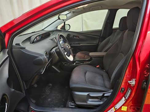 Used 2018 Toyota Prius Three image 21