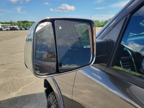 Used 2019 RAM 1500 Laramie AWD/4WD image 10